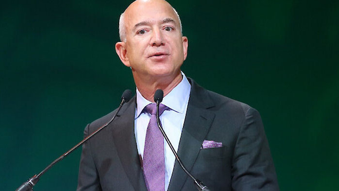 Милиардерът Джеф Безос и приятелката му Лорън Санчес пристигнаха с