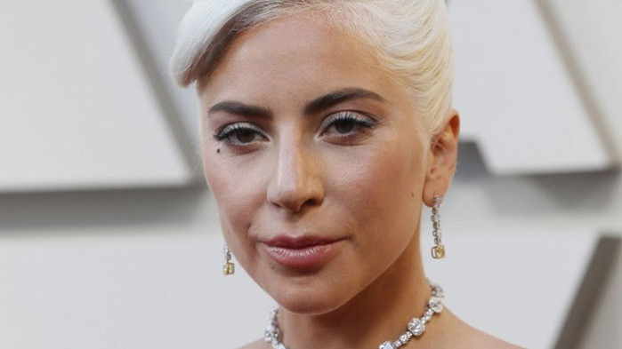 Лейди Гага напълно гола на корицата на британския Vogue