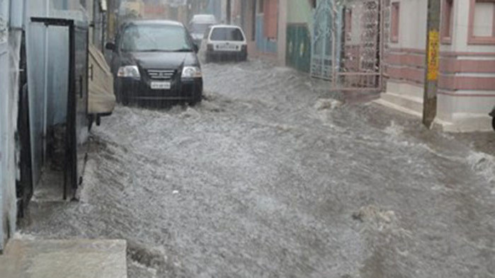 Затварят училища и паркове в Южна Италия заради силни бури и очаквани наводнения