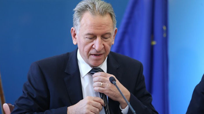 Прехвърли отговорността на МОН да се оправя за тестовете на