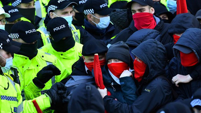 Хиляди протестират в Глазгоу за смели действия срещу климатичните промени (СНИМКИ)