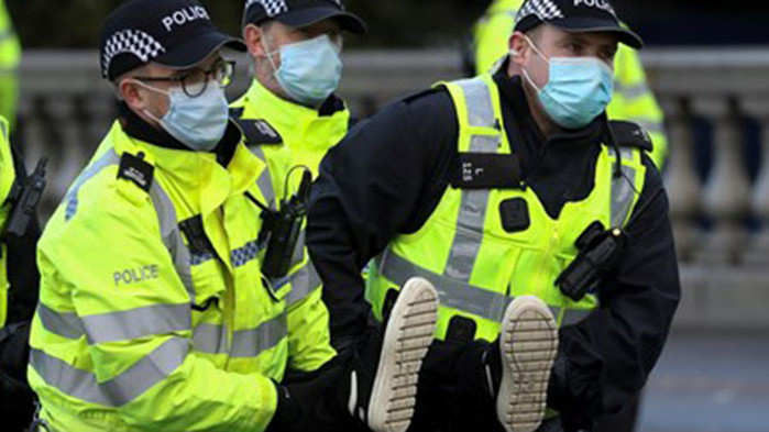 Хиляди протестират в Глазгоу за смели действия срещу климатичните промени (СНИМКИ)