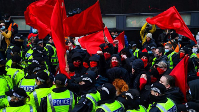 Хиляди протестиращи се събраха в шотландския град Глазгоу където се