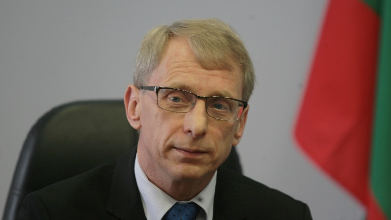 Един учител няма да може да се справи с тестването