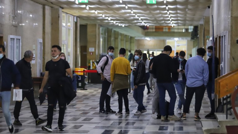 Днес висшето образование е изправено пред огромно предизвикателство, свързано с