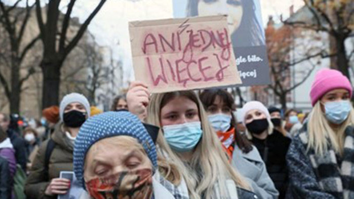 Полша позволи аборта за жени със застрашено здраве