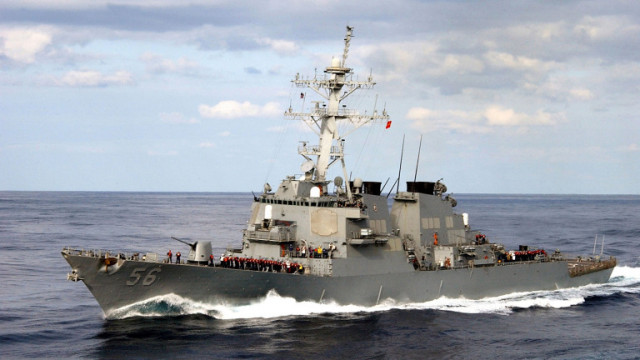 Русия следи движенията на военните кораби на САЩ в Черно