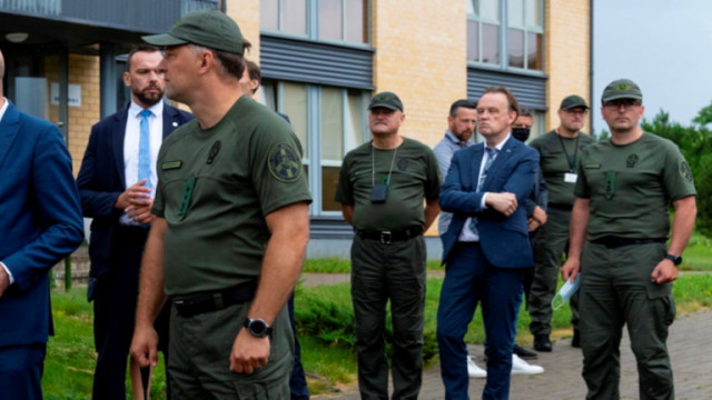 Литва придвижва войски към границата си с Беларус за да