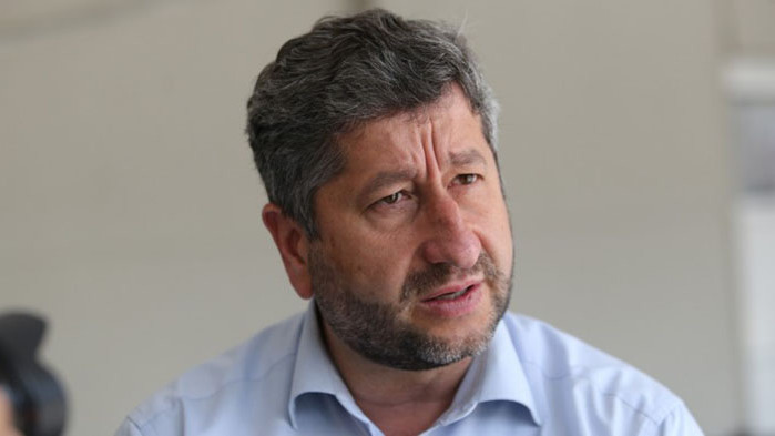 Христо Иванов в защита на машините: Борисов, спри да плашиш хората