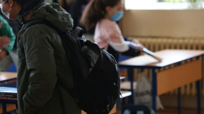 Родители и учители на протест срещу тестването на децата за COVID-19