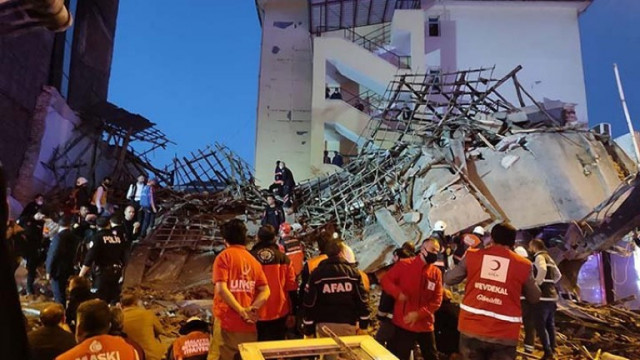 Двуетажна сграда се срути в Малатия в източна Турция съобщи в