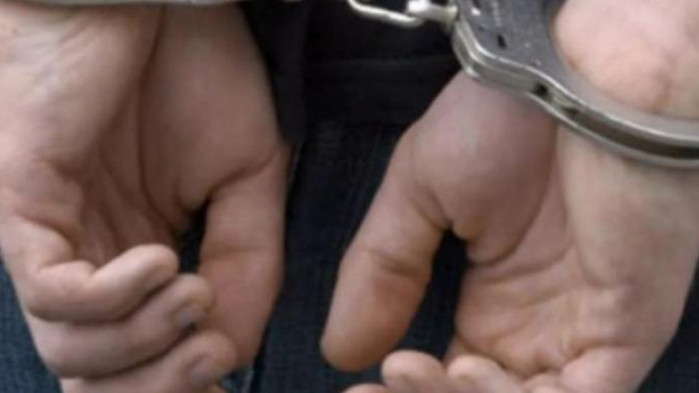 Задържаха двама по време на сделка с амфетамини