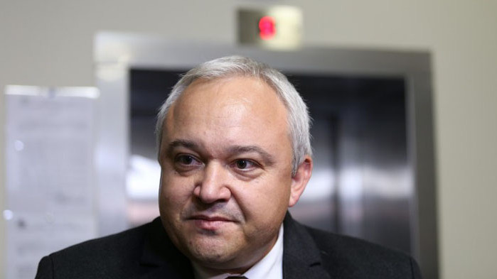 С появата на допълнителни машини за гласуване се цели дискредитиране