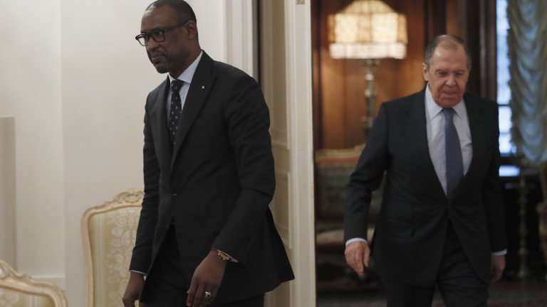 Москва обеща да продължи военното сътрудничество с Мали и да