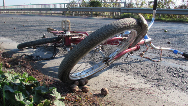 Велосипедист загина при сблъсък с тир на пътя Бургас Средец съобщава