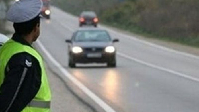 9-годишно момче пострада леко при сблъсък между два автомобила в
