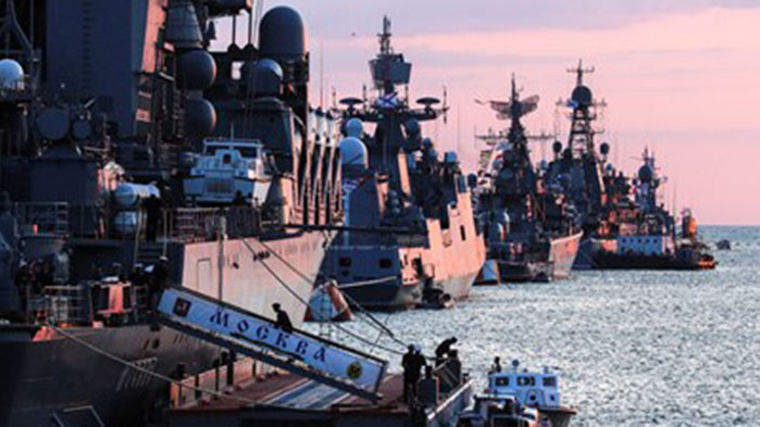 Рискът от конфликт в Черно море расте, Русия прехвана британски самолет над Крим