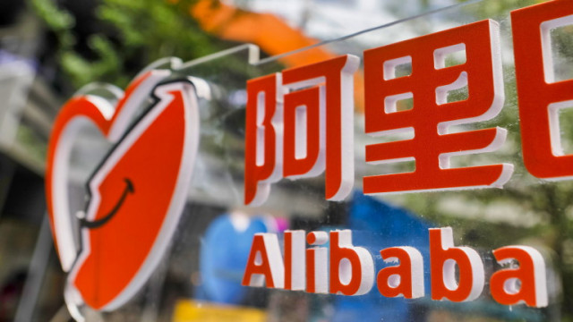 Китайските гиганти в интернет търговията Alibaba и JD com поставиха