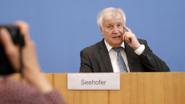 Изпълняващият длъжността министър на вътрешните работи на Германия Хорст Зеехофер призова