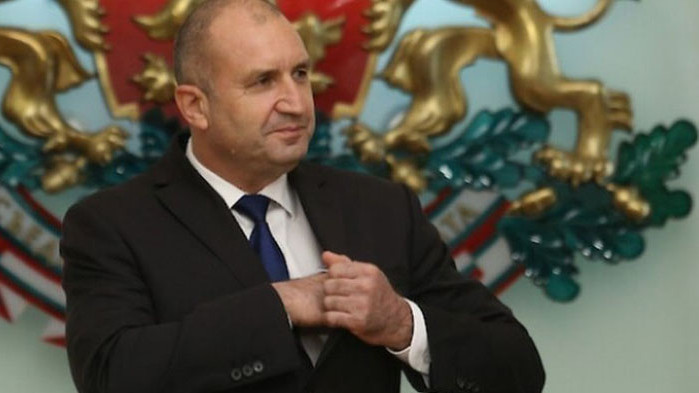 Мрежата след изявлението на Радев: Страхливец! Две твои правителства ни водят към глад и мизерия