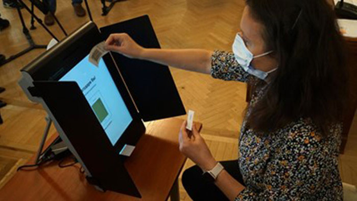 Два сигнала до две районни избирателни комисии подадоха представители на