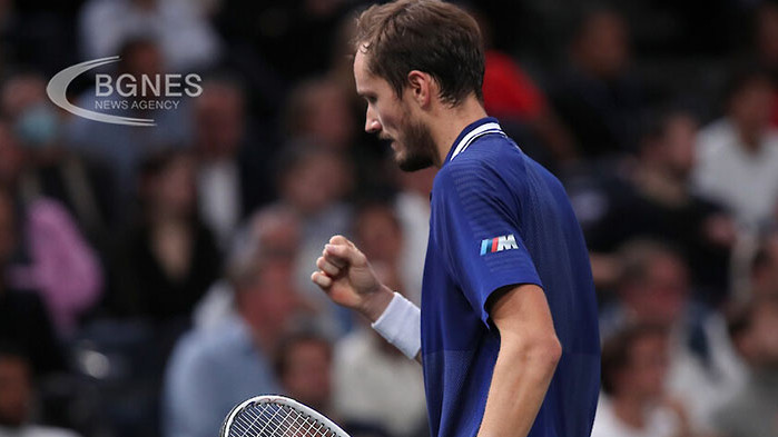 Данийл Медведев започна успешно защитата на титлата си на Финалите