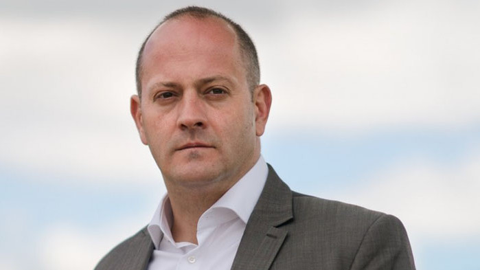 Необходимо е отърсване от трудно прикривания дребнав партиен егоизъм вътре