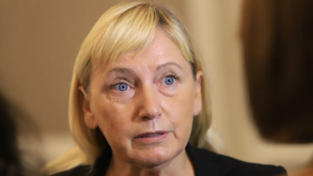 Евродепутатът Елена Йончева също се включи в искането на оставка