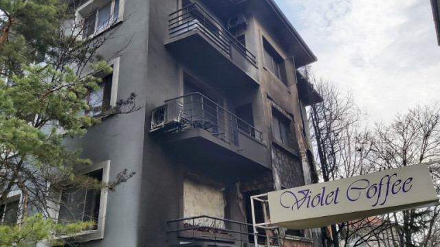 Пожар избухна в апартамент на третия етаж на ул Васил