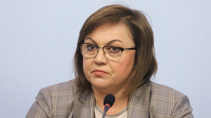 Първи реакции в мрежата след оставката на Нинова