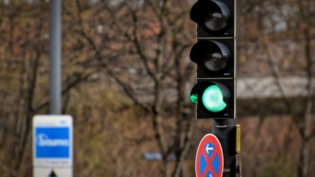 Мигащата зелена светлина на светофарите в София ще бъде запазена съобщи