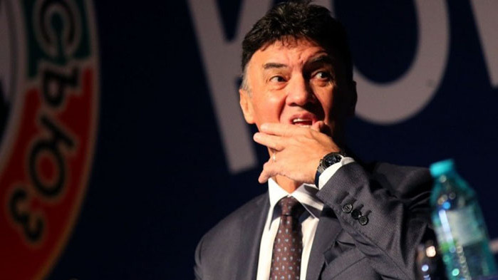 От екипа на Бербатов посочват, че има текстове с откровено