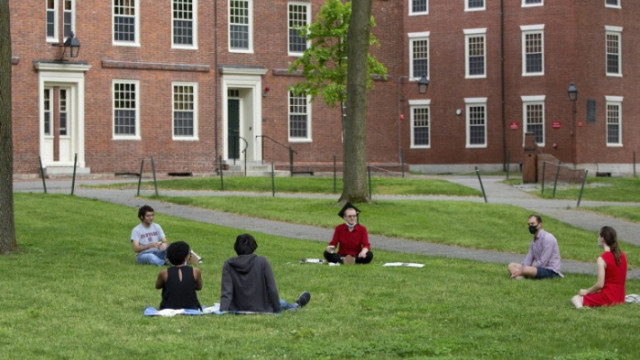 „Гардиън“: Оказва се, че студентите от Харвард не са толкова умни