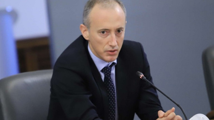 Ясно е, че другите два университета са само за камуфлаж.