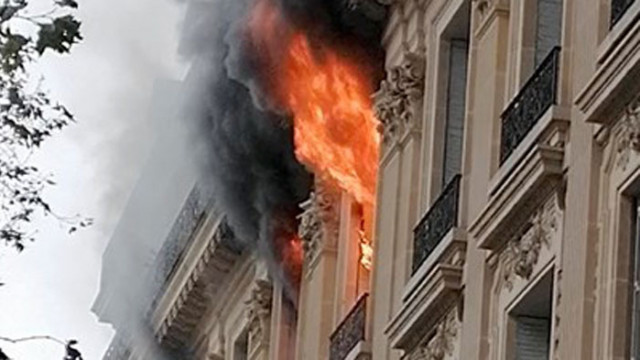 Пожар избухна в сграда в 9 и район на Париж близо
