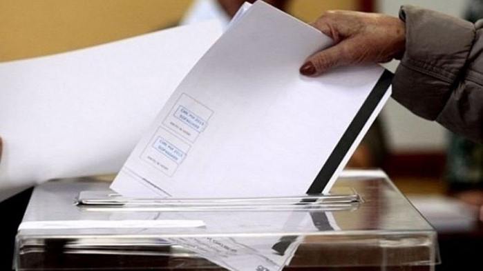 В 13 234 секции в страната и в още 749