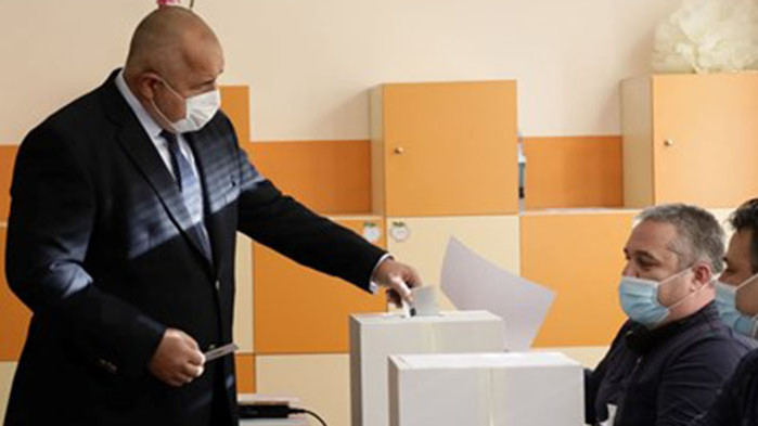 Централната избирателна комисия не събра мнозинство по доклад за множество