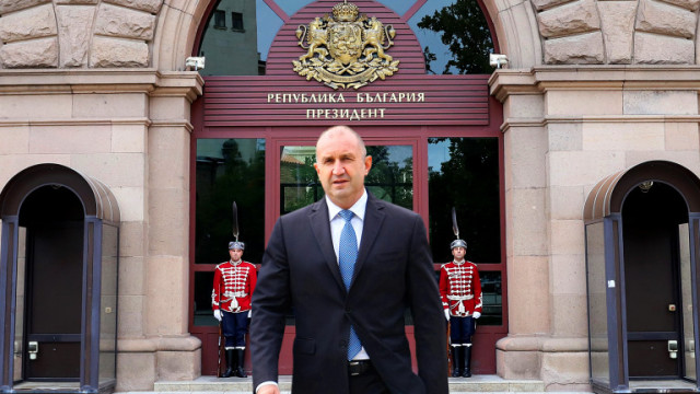 Българският президент Румен Радев печели втори мандат Той изпреварва с голяма