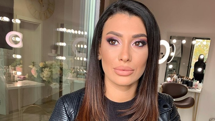 Александра Гачева е родена и израснала във Варна. Тя едно