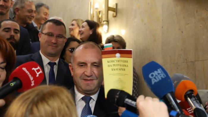 Обрат: Радев вече твърди, че „от юридическа гледна точка Крим принадлежи на Украйна“