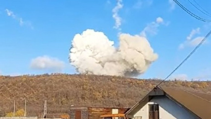 Най-малко двама души загинаха при експлозия в завода за производство