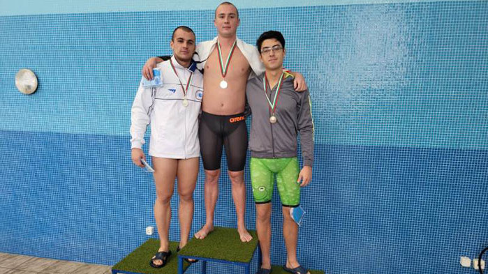 Студенти от 4 варненски университета премериха сили в турнир по плуване (СНИМКИ)