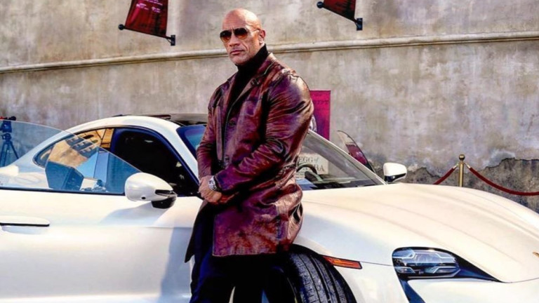 Вече от почти две седмици Red Notice е наличен за