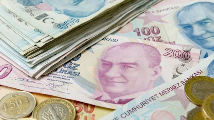 Безпрецедентният срив на турската лира доведе до масови протести в