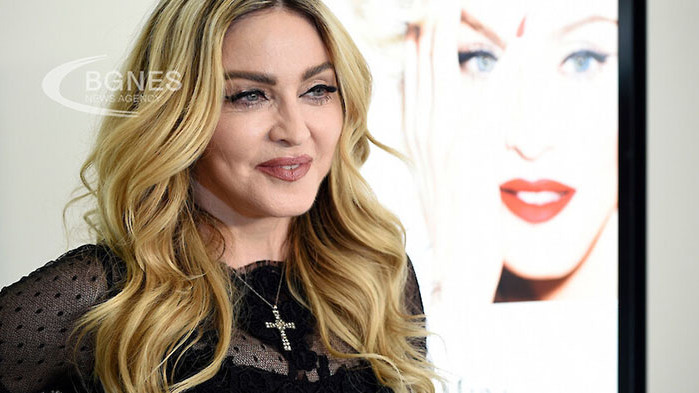 Мадона обвини Instagram в сексизъм за отказ да покаже гърдите ѝ
