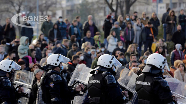 Хиляди сърби излязоха по улиците на Белград и страната за