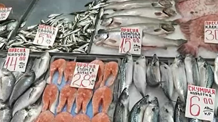 Преди Никулден: Цената на рибата във Варна тръгнала надолу