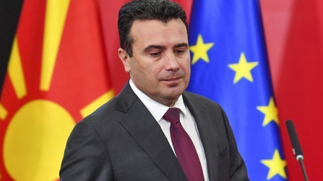 Македонският премиер Зоран Заев съобщи че ще остане премиер докато