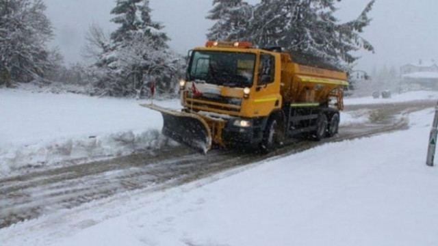От АПИ предупреждават шофьорите за сняг в Северна и Западна