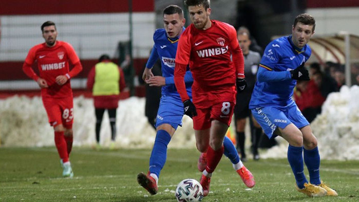 Отборът на Любо Пенев на три пъти уцели гредите, Билал